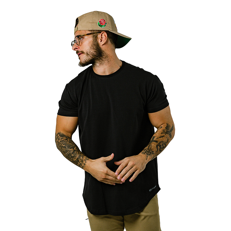 ESSENTIAL T-SHIRT COM CORTE - PRETO